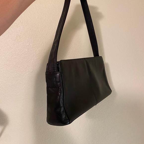 Kenneth Cole Elegant Black Shoulder Bag - Picture 2 of 9